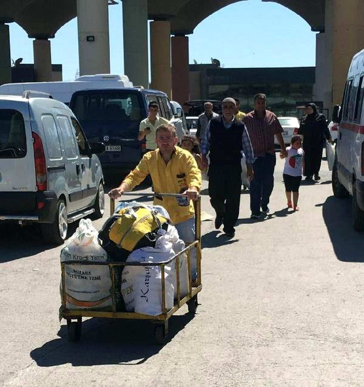 İzmir\'de Son Günde Dönüş Çilesi