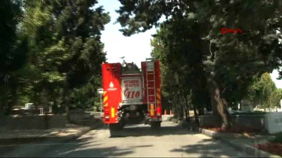 Kızının Mezarını Ziyareti Dönüşünde Otomobili Ağaçlık Alana Uçtu