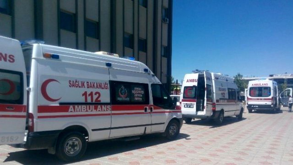 Otomobil Şarampole Yuvarlandı: 2 Yaralı