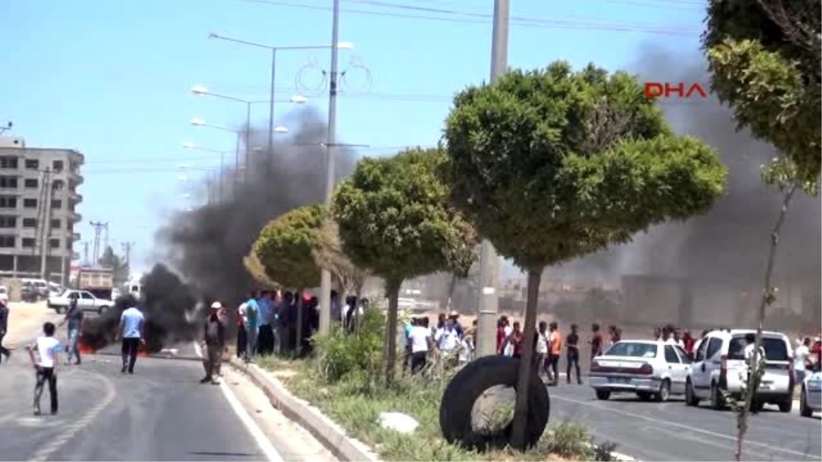 Şanlıurfa Akçakale\'de Elektrik Kesintisi Protestosu