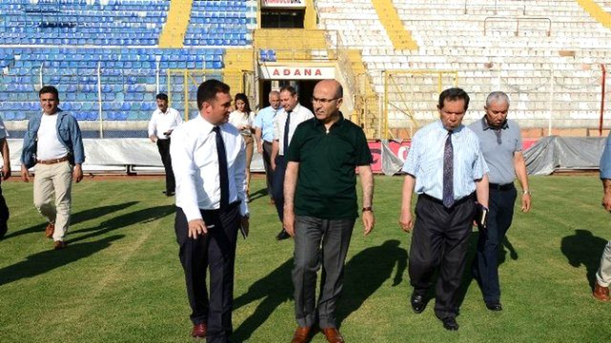 Vali Demirtaş, Spor Tesisleri Hakkında Brifing Aldı