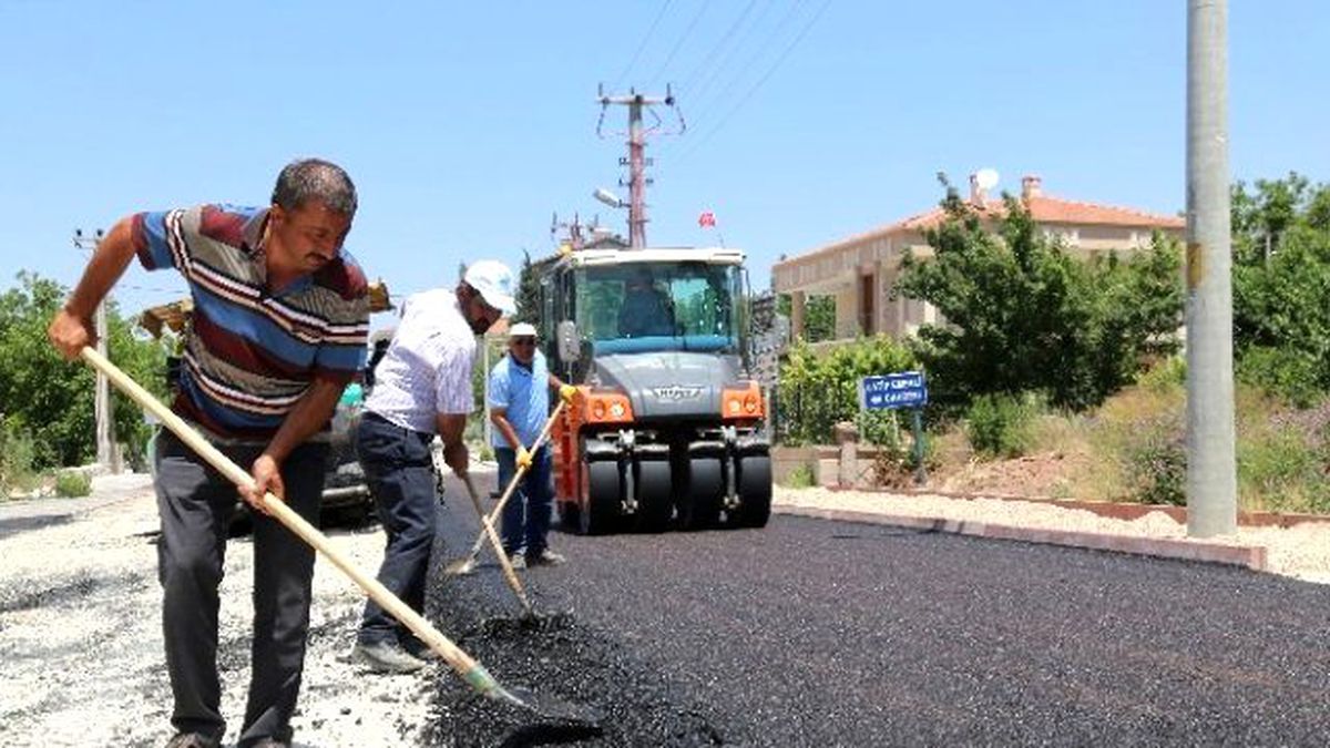 Aksaray\'da Alt Yapısı Tamamlanan Yollara Asfalt
