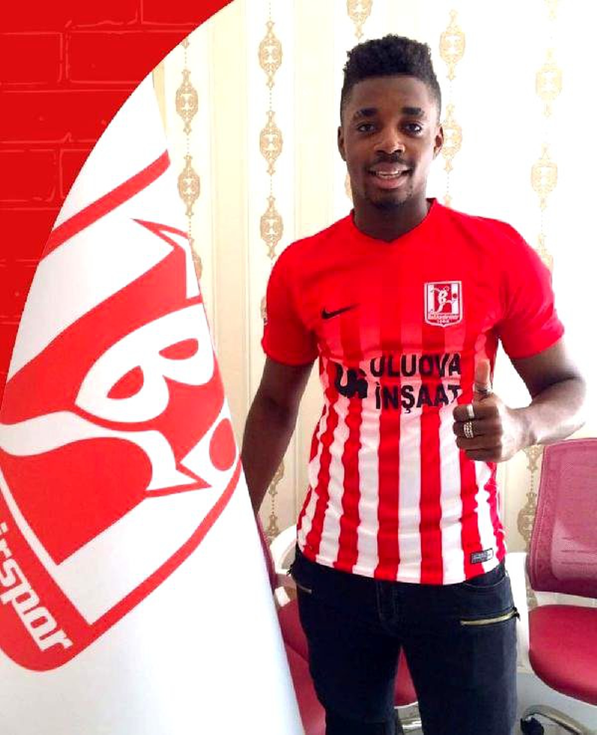 Balıkesirspor\'da N\'dongala İmzaladı (Yeniden)