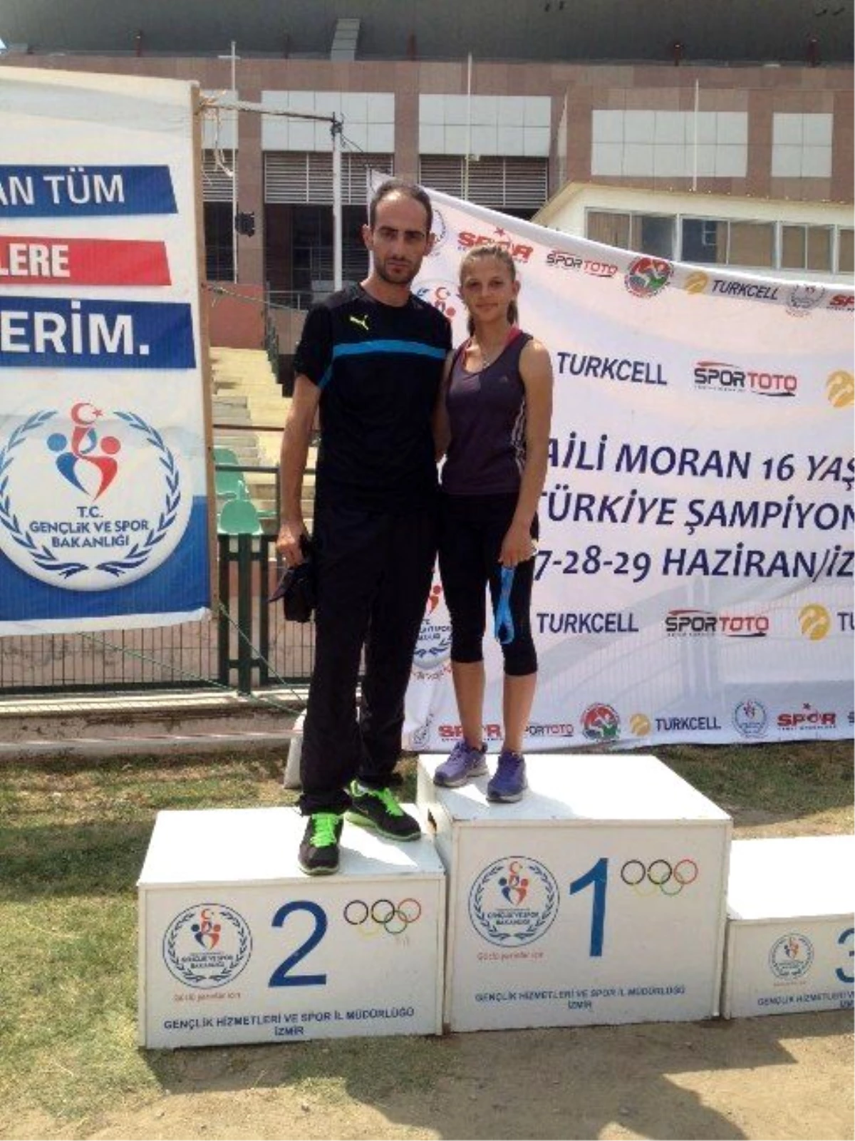 Bozüyüklü Ortaokulu Öğrencileri İzmir\'deki Şampiyonaya Damga Vurdu