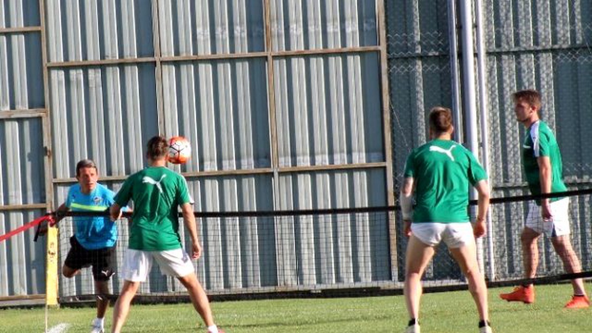 Bursaspor Yeni Sezon Hazırlıklarını Özlüce Tesisleri\'nde Sürdürüyor