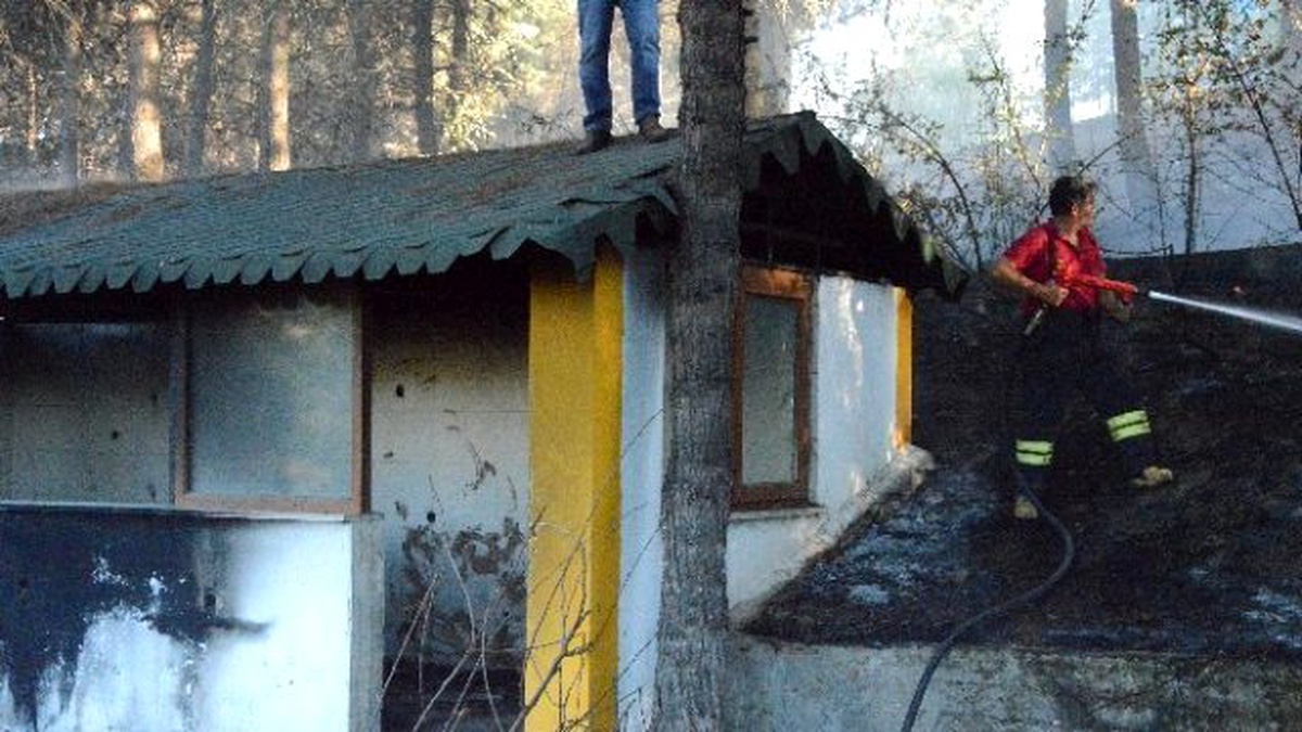 Diyarbakır\'da Benzinliğin Yanında Çıkan Yangın Korkuttu