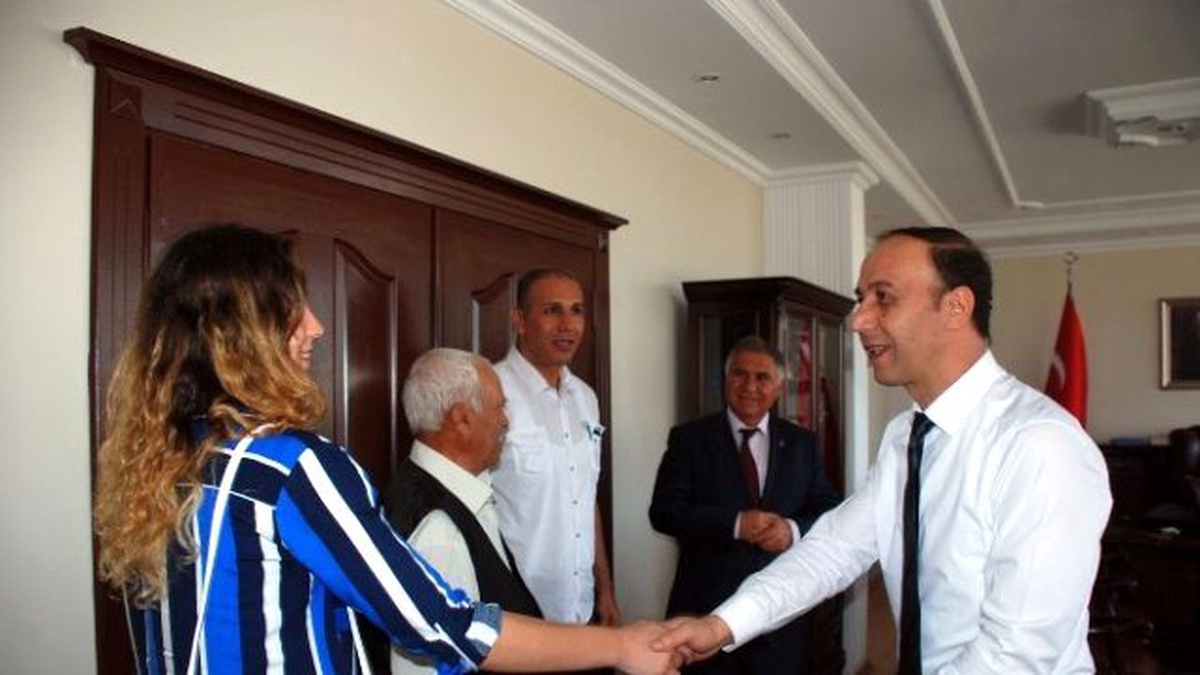 Dünya Olimpiyatlarına Hazırlanan Adıyamanlı Bayan Sporcu\'dan Vali Abdullah Erin\'e Ziyaret