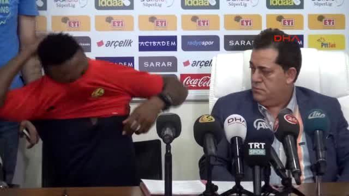 Eskişehirspor\'a Akaminko\'dan 3 Yıllık İmza