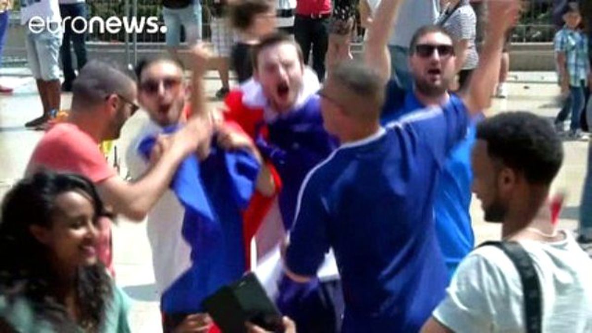 Fransız ve Portekizli Taraftarlar Paris Sokaklarında Final Maçını Birlikte Bekliyor