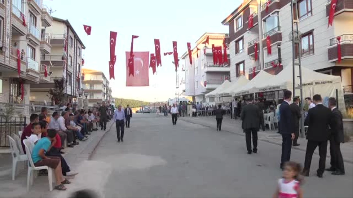 Genelkurmay Başkanı Akar\'dan Şehit Evine Taziye Ziyareti