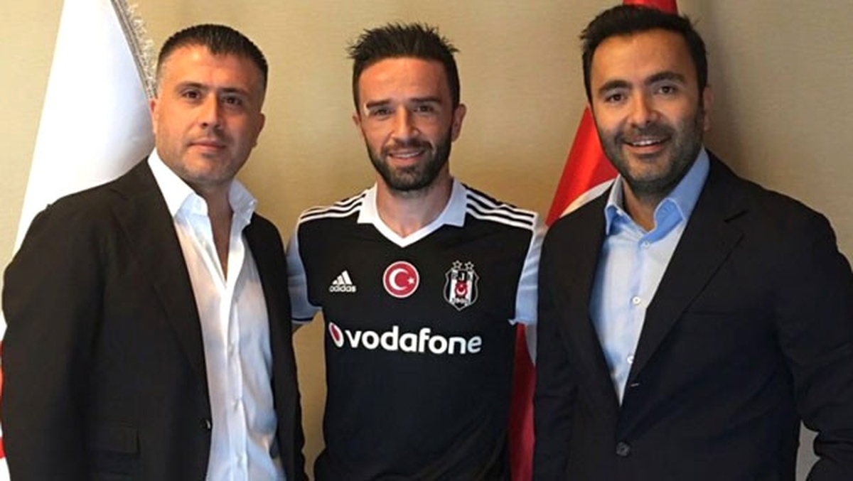 Gökhan Gönül Çeşme\'de Fenerbahçeli Taraftarla Tartıştı