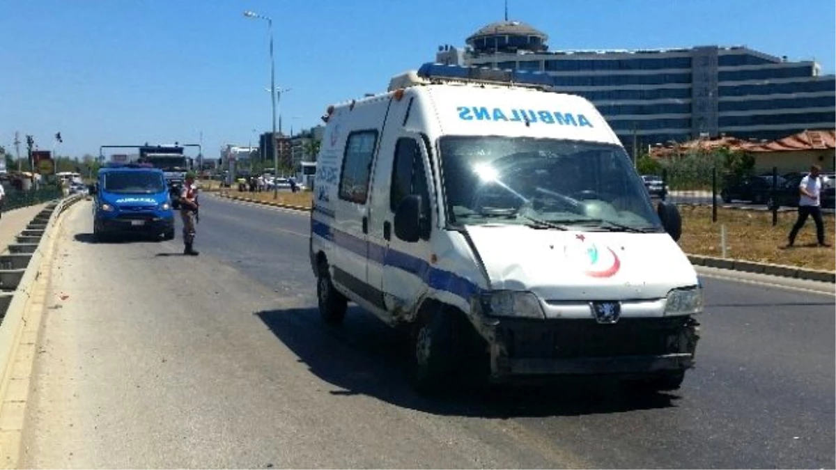 Hasta Nakil Ambulansı Kaza Yaptı: 1 Yaralı