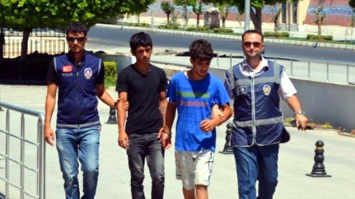 Hırsızlık Zanlıları Eroin ile Yakalandı