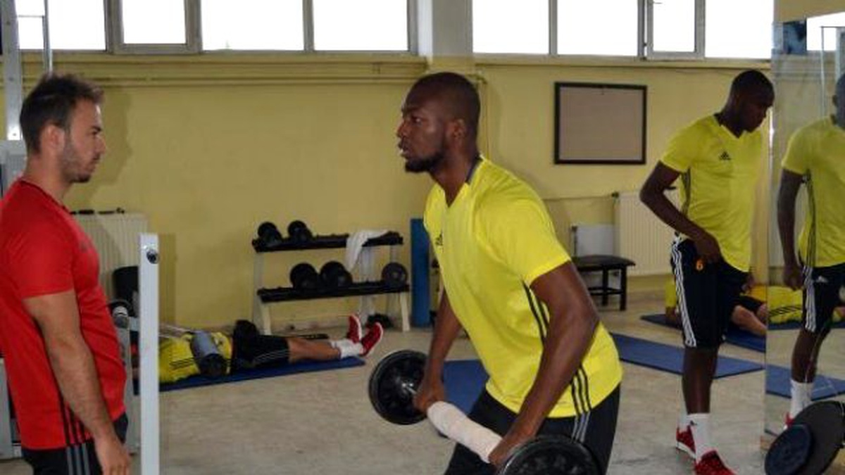 Kayserispor\'a Welliton Takıma Katıldı