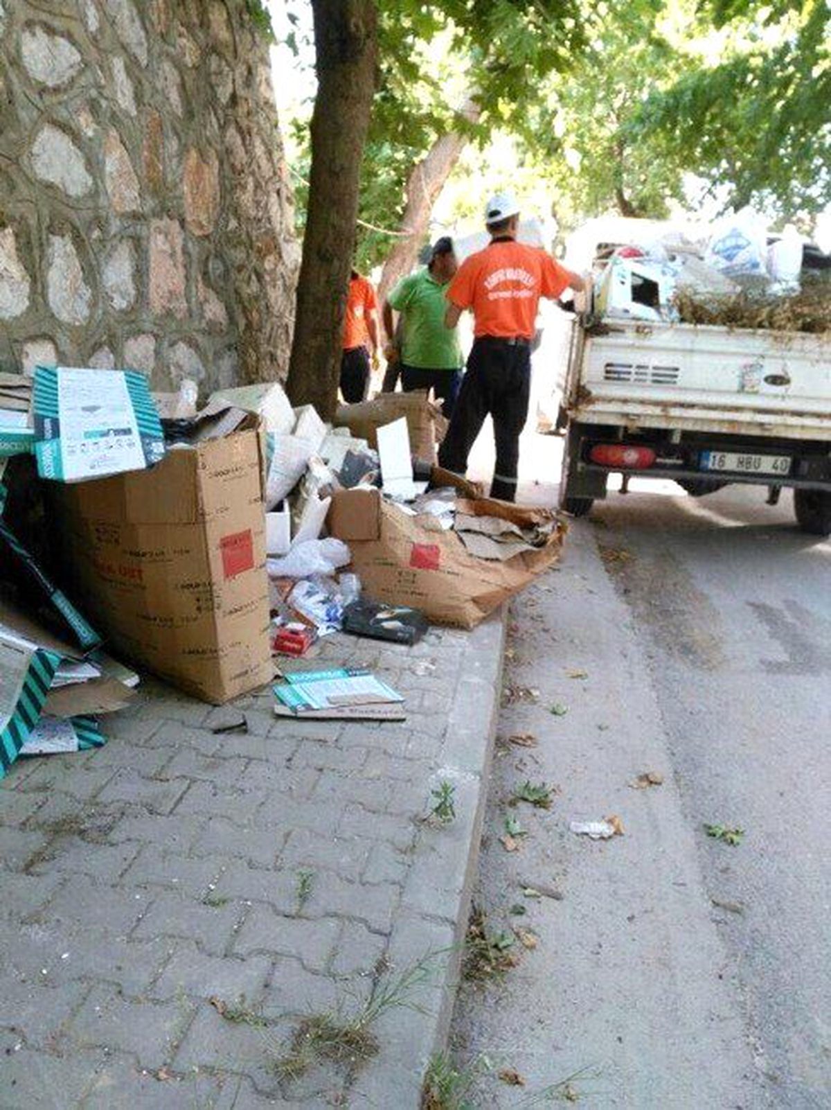 Körfez Belediyesi Kenti Düzenli ve Programlı Olarak Her Gün Temizliyor