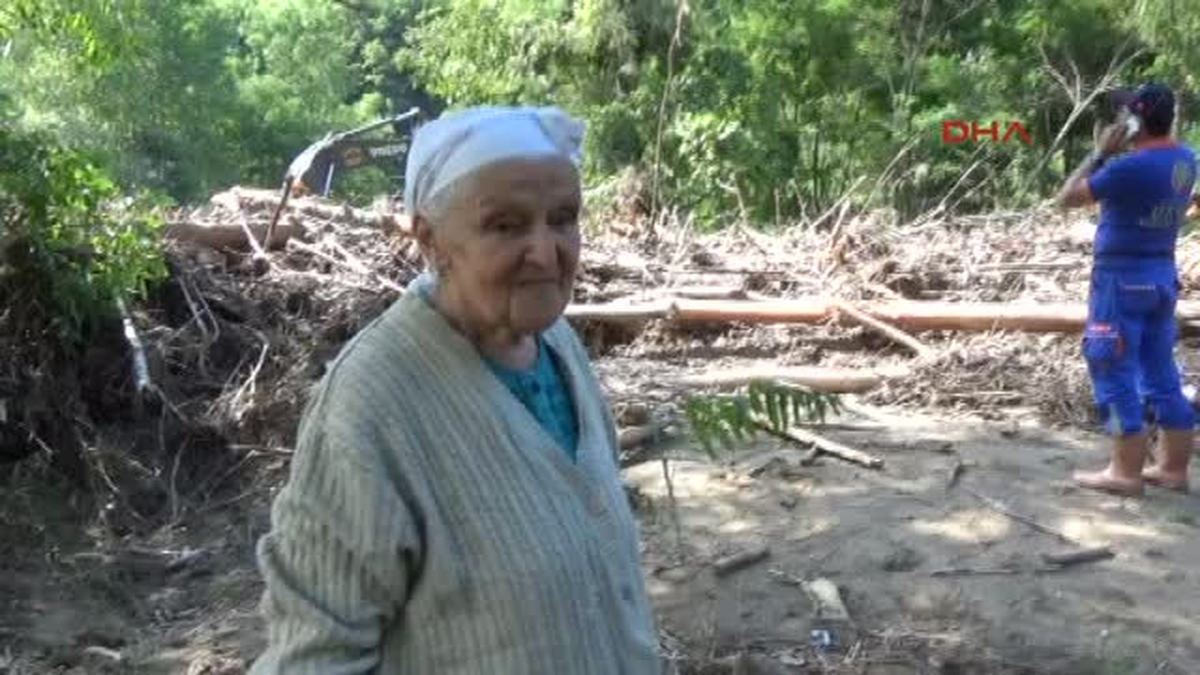 Ordu?da Sel Sularından Ağaç ve Odun Topladılar