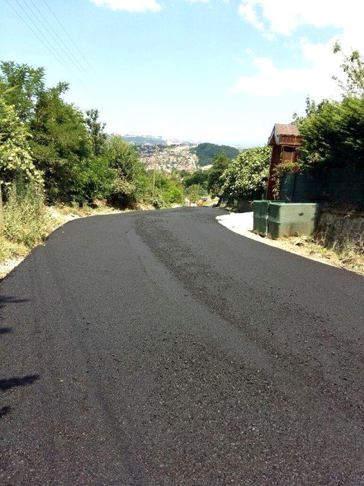 Sapanca\'nın 2 Mahallesine Asfalt Dökülmeye Devam Ediyor