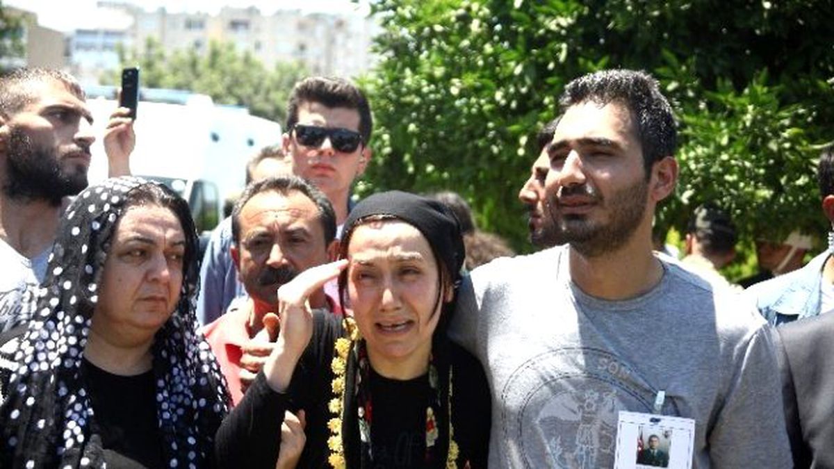 Şehidi Ablası Asker Selamıyla Uğurladı