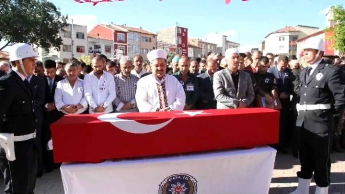 Şehit Özel Harekat Polisi Yılmaz Gündüz Yozgat\'ta Toprağa Verildi