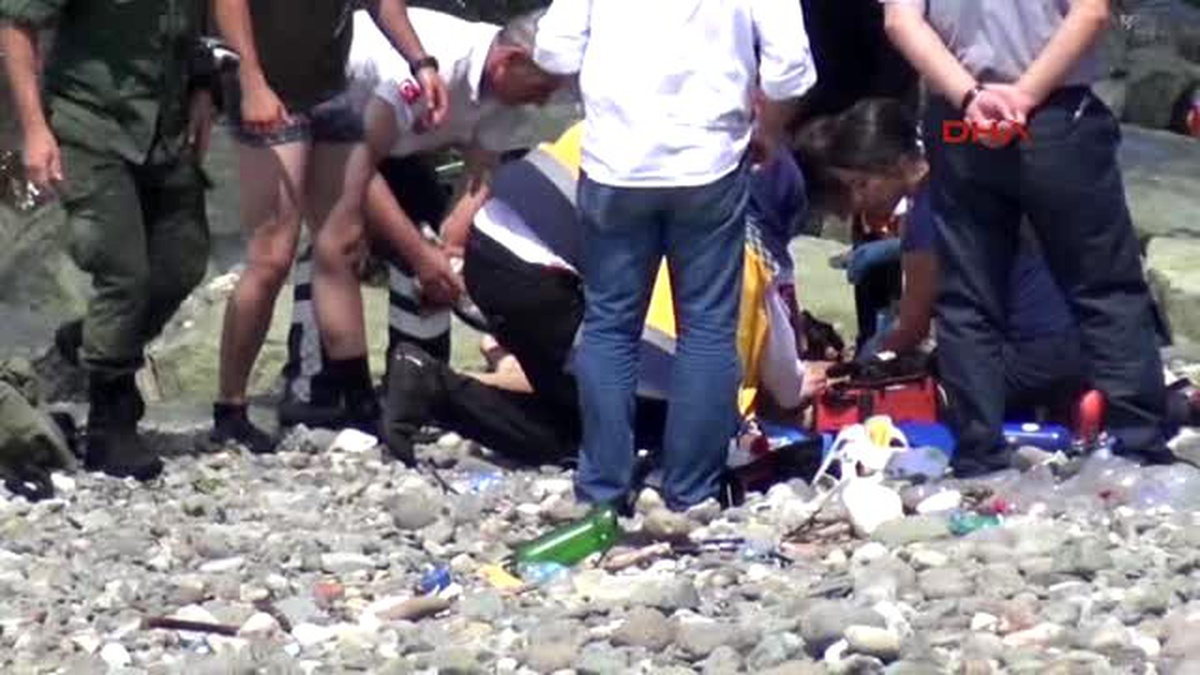 Trabzon?da 12 Yaşındaki Çocuk Boğulmaktan Son Anda Kurtarıldı