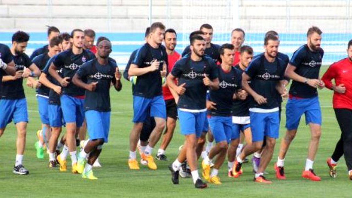 Trabzonspor\'da Mehmet Ekici İlk Antrenmanına Çıktı