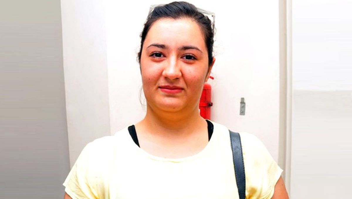 4 İsimli Üniversiteli Kız Adını Yazarken Zorlanıyor