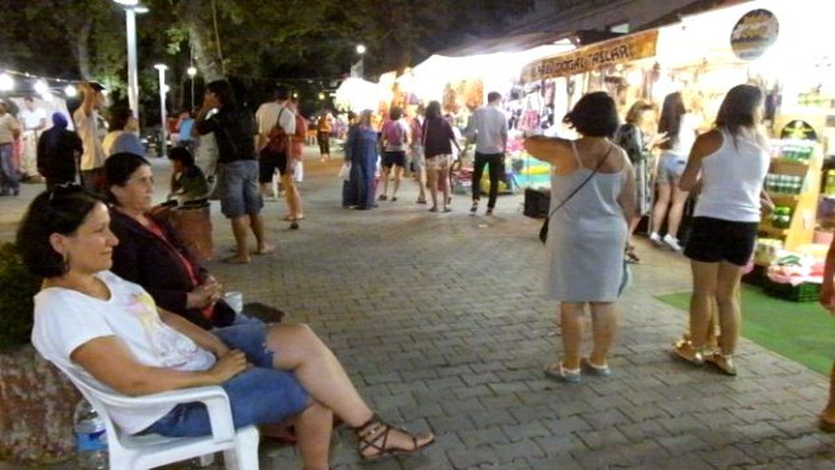 9 Günlük Bayram Tatili Bitti, Burhaniye\'de Hareketlilik Bitmedi