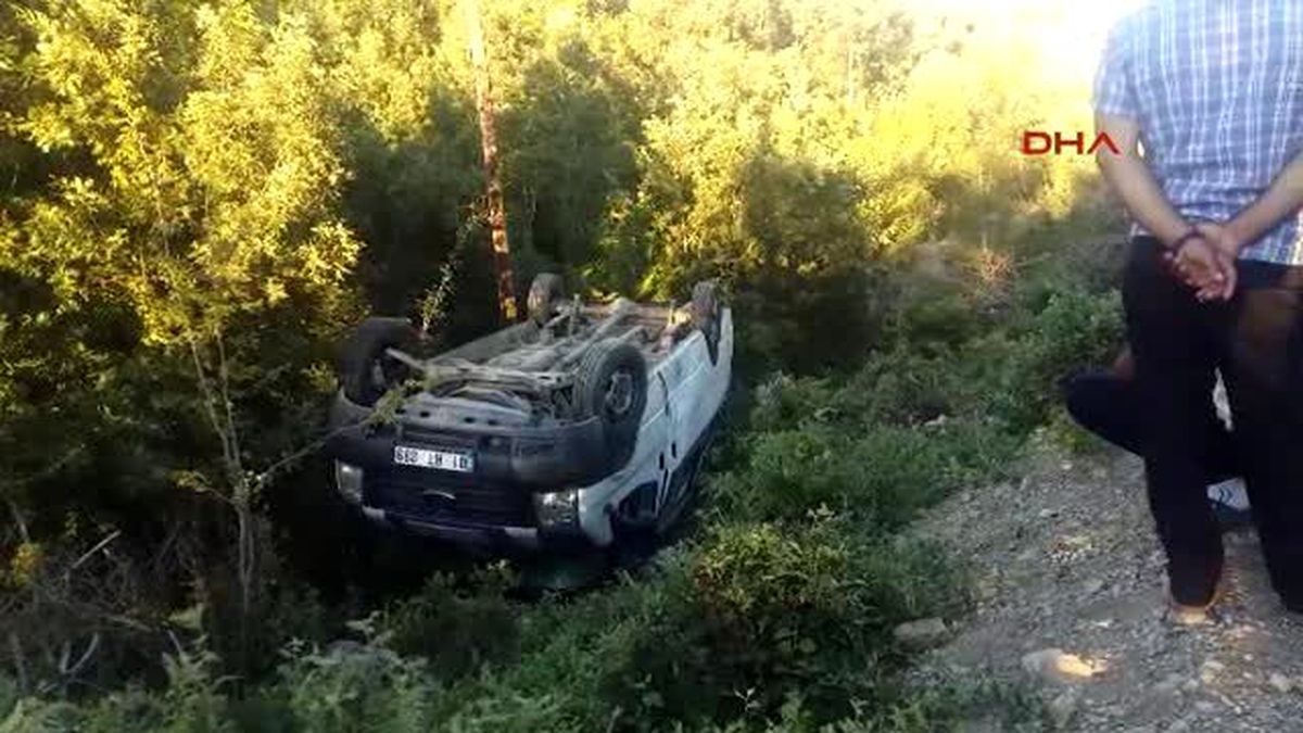 Andırın\'da Minibüs Devrildi: 14 Yaralı