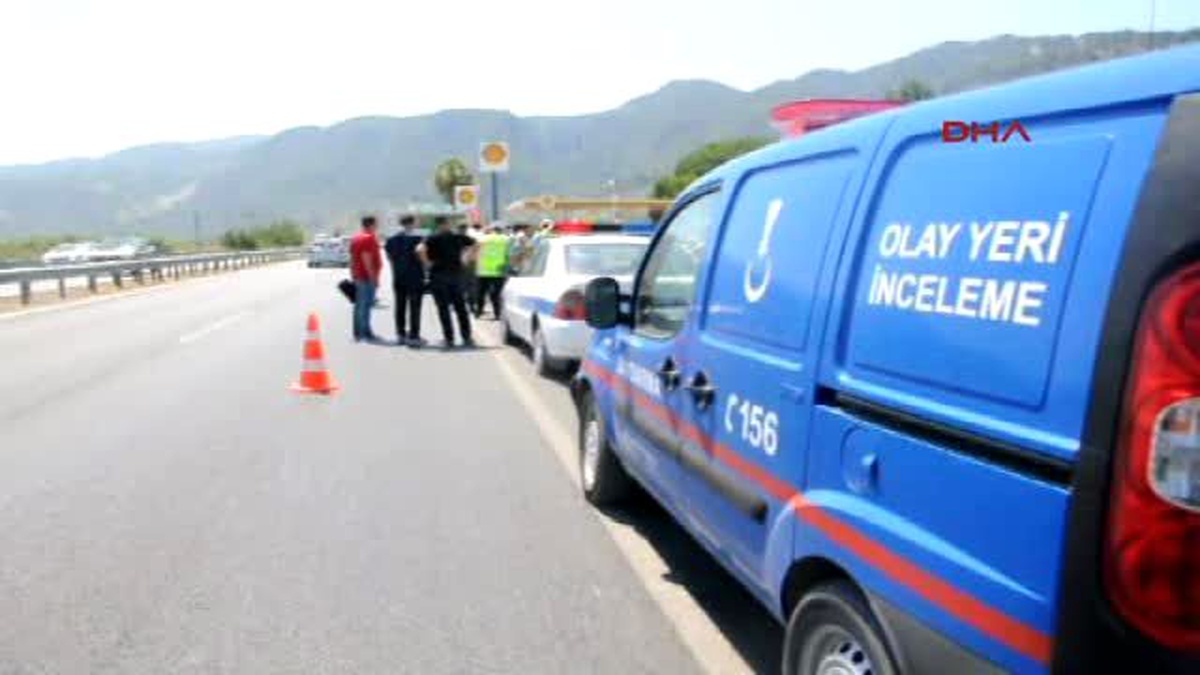 Aydın Yol Kenarında Yürüyen Kadına Kamyon Çarptı 1 Ölü