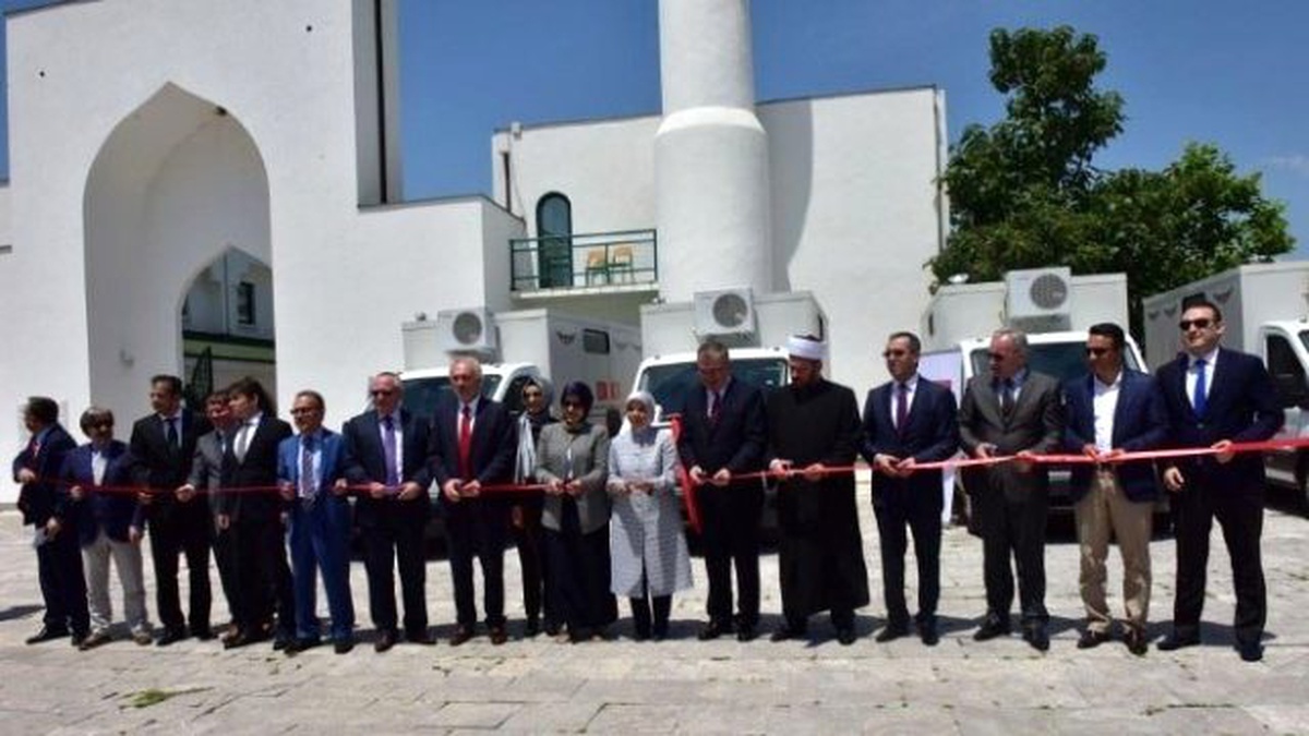Belediyeler Birliği\'nden Karadağlı Müslümanlara Araç Desteği