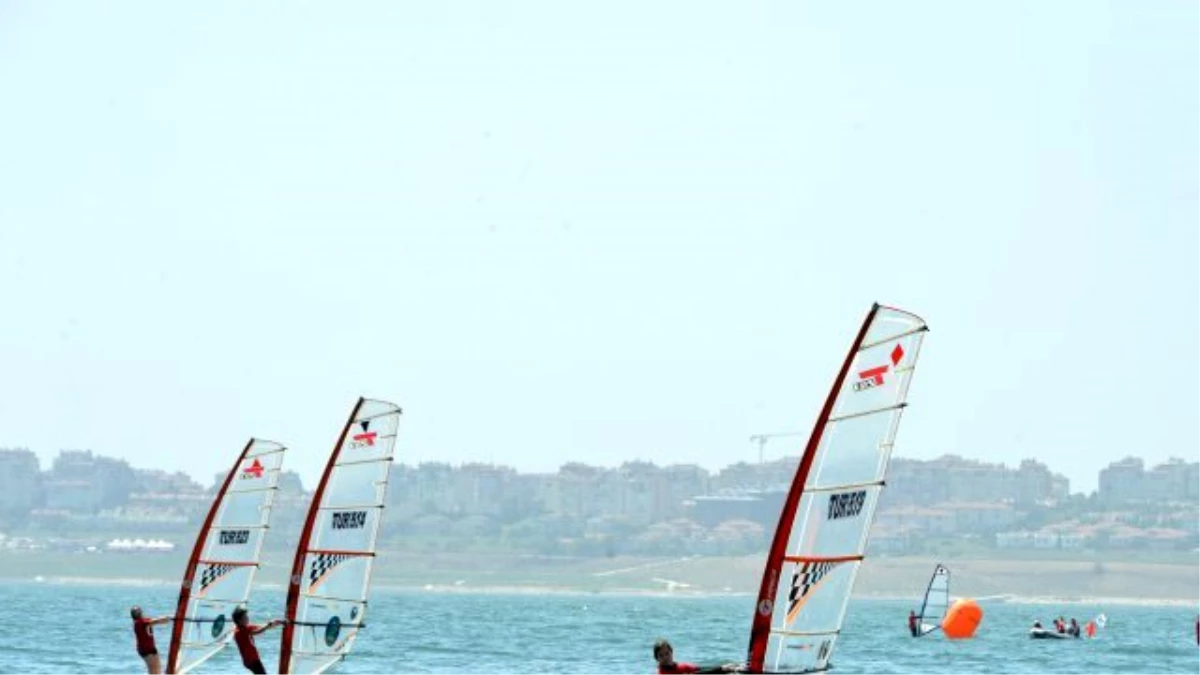Beylikdüzü Belediyesi Rüzgar Sörfü Şampiyonası Düzenliyor