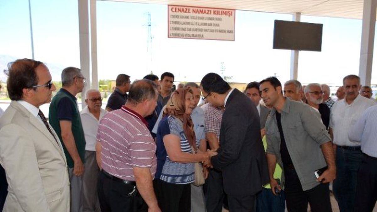 Cahide Nebioğlu\'nun Cenazesi Toprağa Verildi
