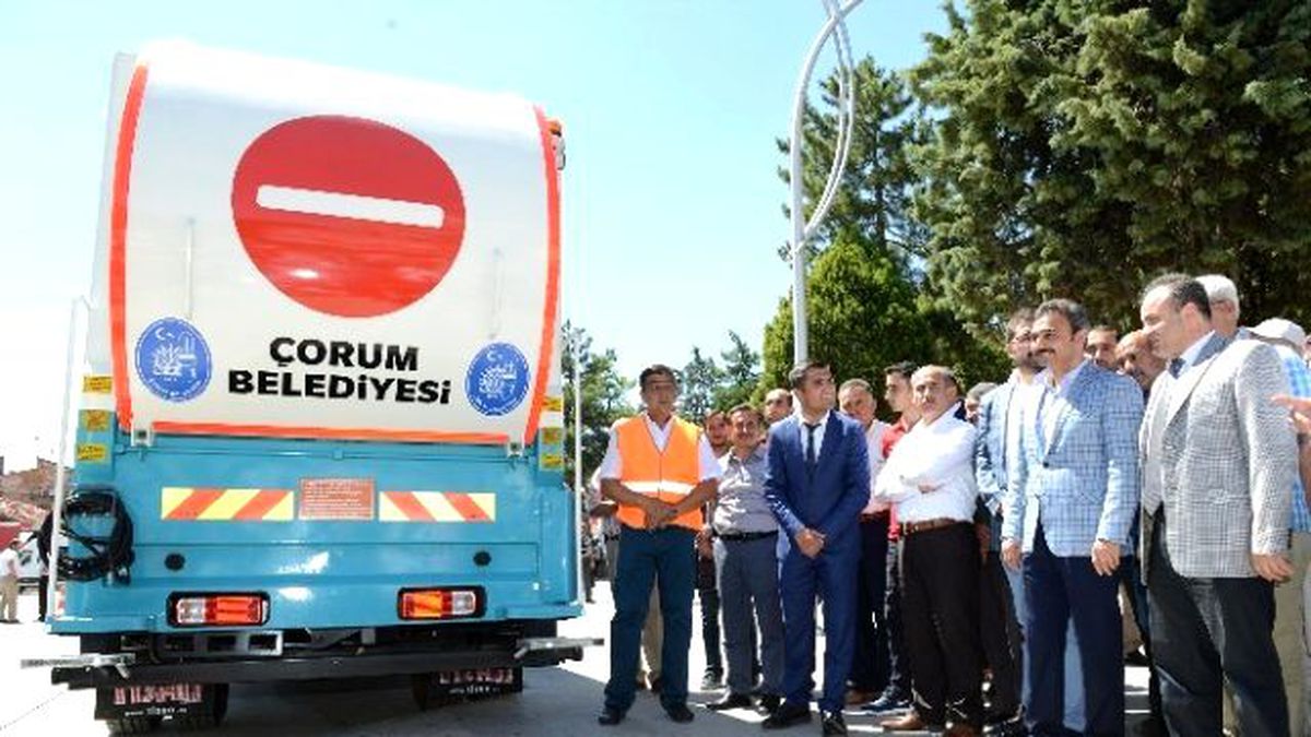 Çorum\'daki Çöp Konteynırları Yıkanıyor