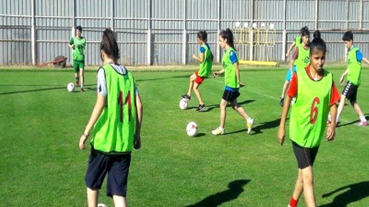 Diyarbekirspor\'da Erkek Futbolcu Seçmeleri Bitti, Kadın Seçmeleri Başladı