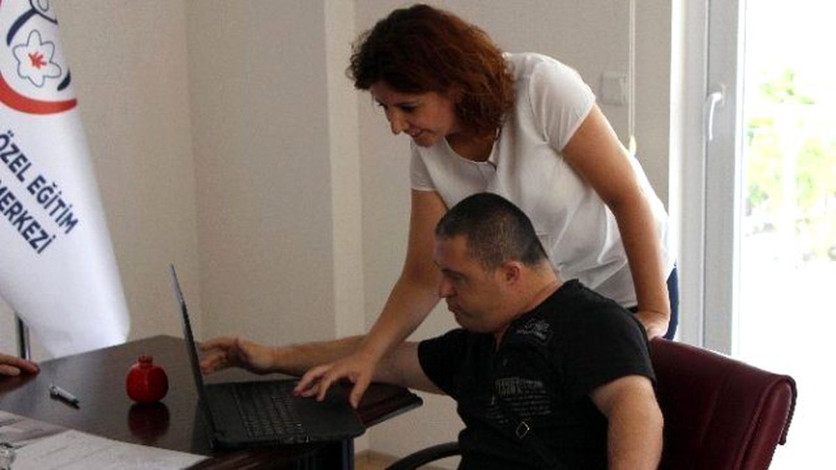 Down Sendromlu Genç Bilgisayar Hayaline Kavuştu