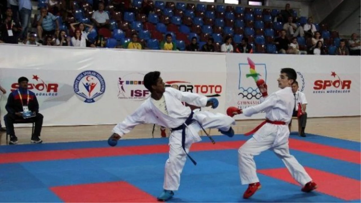 Dünya Okul Sporları Olimpiyatları Karate Müsabakaları ile Başladı