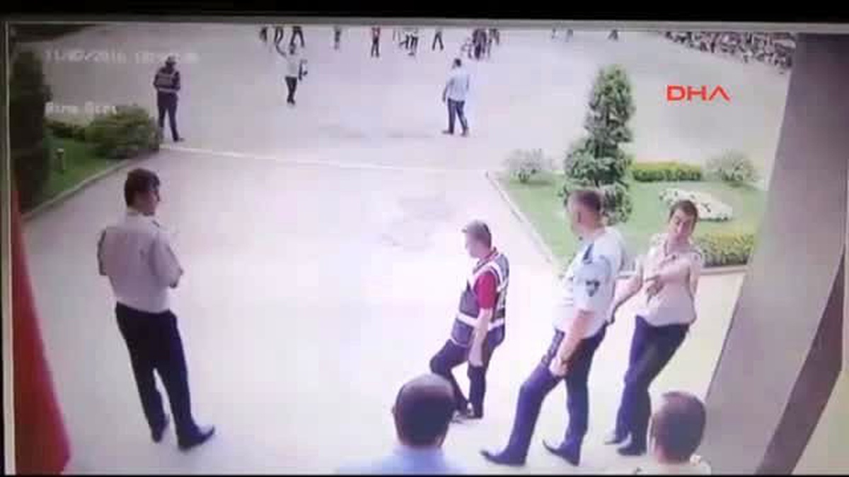 Düzce İşten Çıkarılan Temizlik İşçisi Kendisini Yakmaya Kalktı