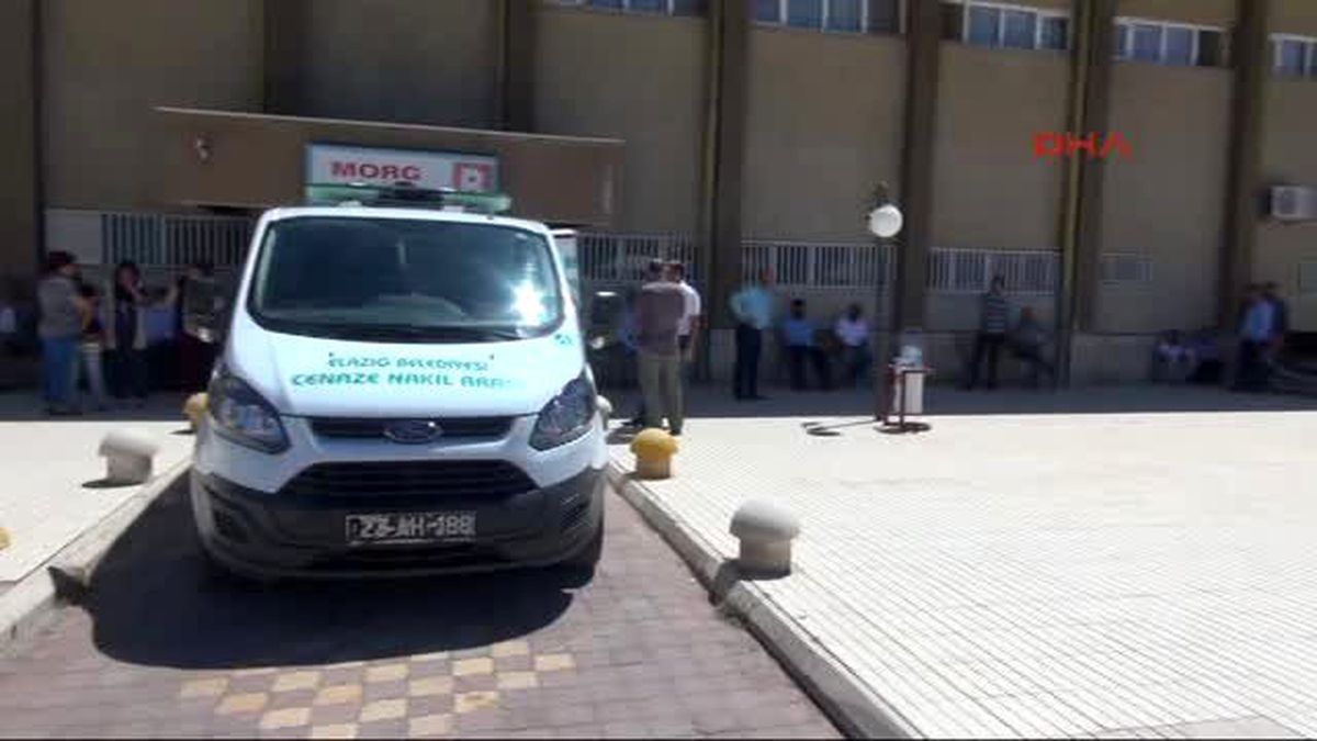 Elazığ Kendisini Bıçaklayanın Oğlunu Öldürdü