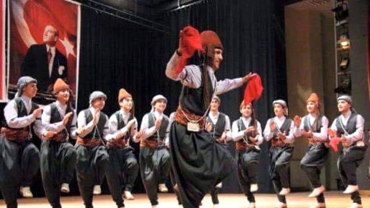 EML Halk Oyunları Ekibi Tatvan\'da