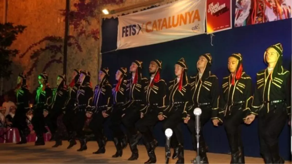 Folklorcular Barcelona\'da Kocaeli Rüzgarı Estirdi