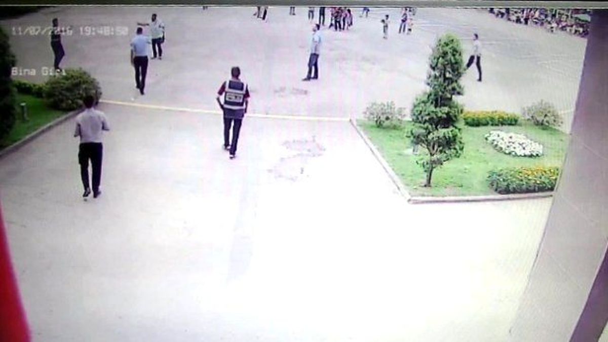İşten Çıkartıldığını İddia Eden Şahıs Kendini Yakmak İstedi