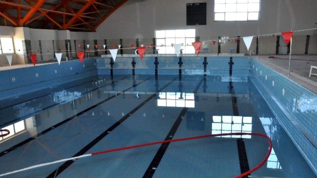 Kars\'ın Yarı Olimpik Yüzme Havuzunun Suyu Çıktı
