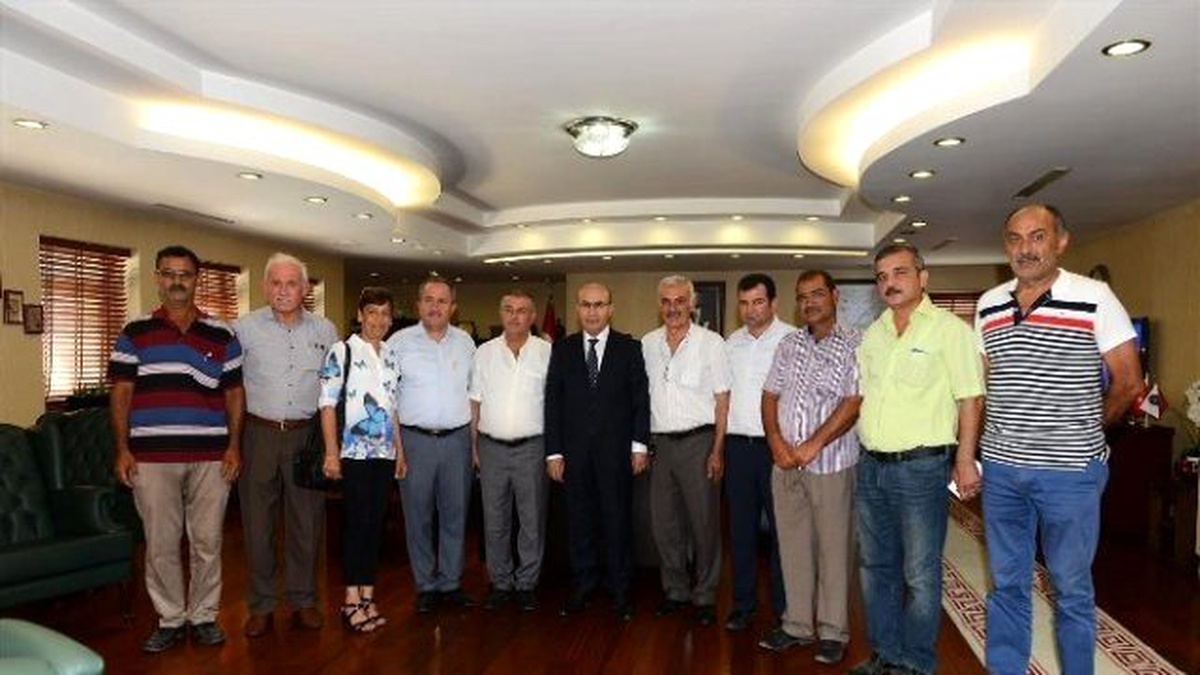 Muhtarlar Vali Demirtaş\'ı Ziyaret Etti