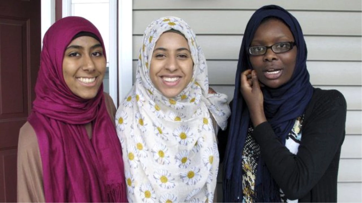 Müslüman Kızlar Şiir Yarışmasına Katılmaya Hak Kazandı