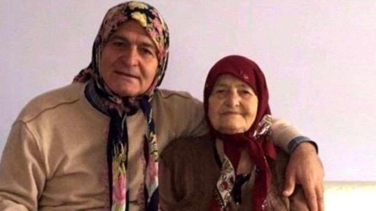 Trabzonspor Başkan Adayı Metin Atasoy, Başörtüsüyle Poz Verdi