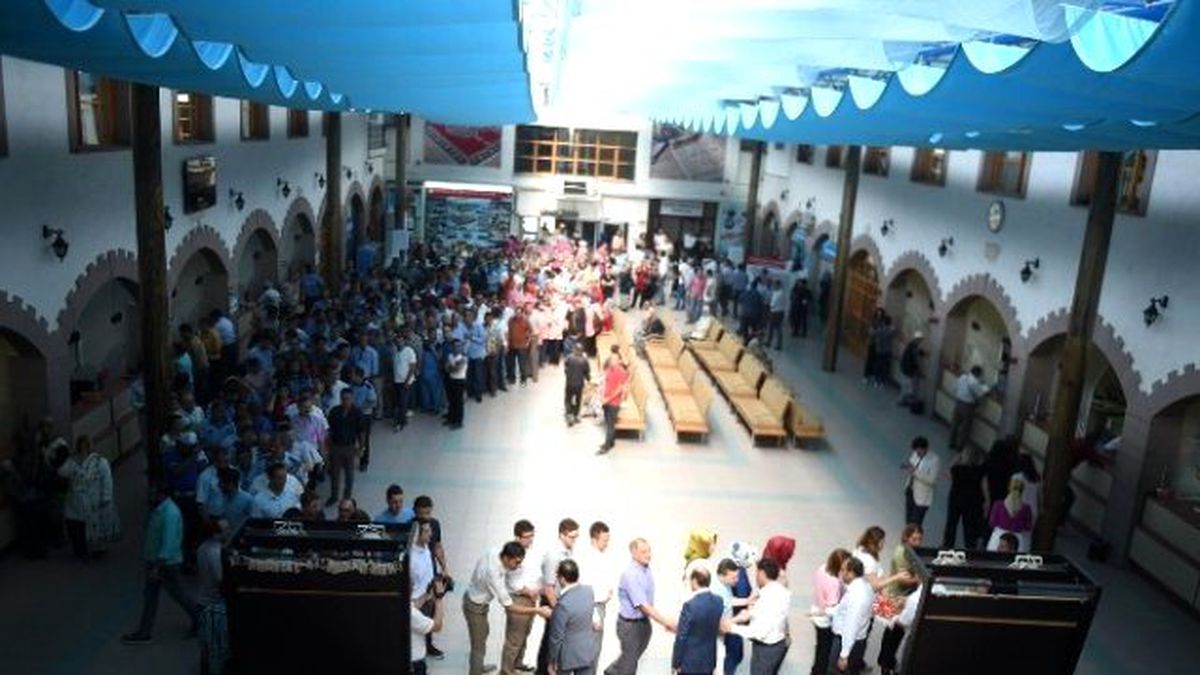 Uşak Belediye Başkanı Cahan\'dan Çalışanlarına Bayram Ziyareti