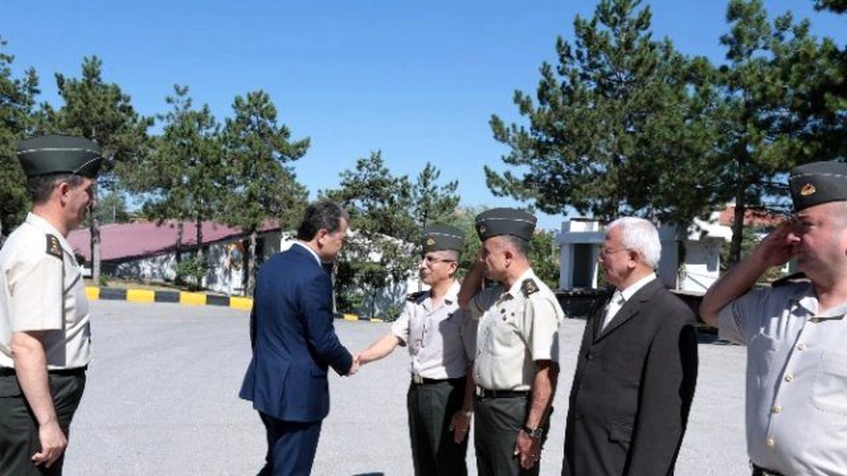 Vali Azmi Çelik, İl Jandarma Komutanlığı\'nı Ziyaret Etti