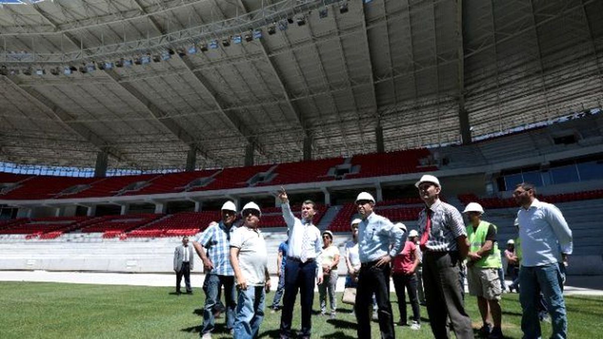 Vali Azmi Çelik, Yeni Stadyumda İnceleme Yaptı