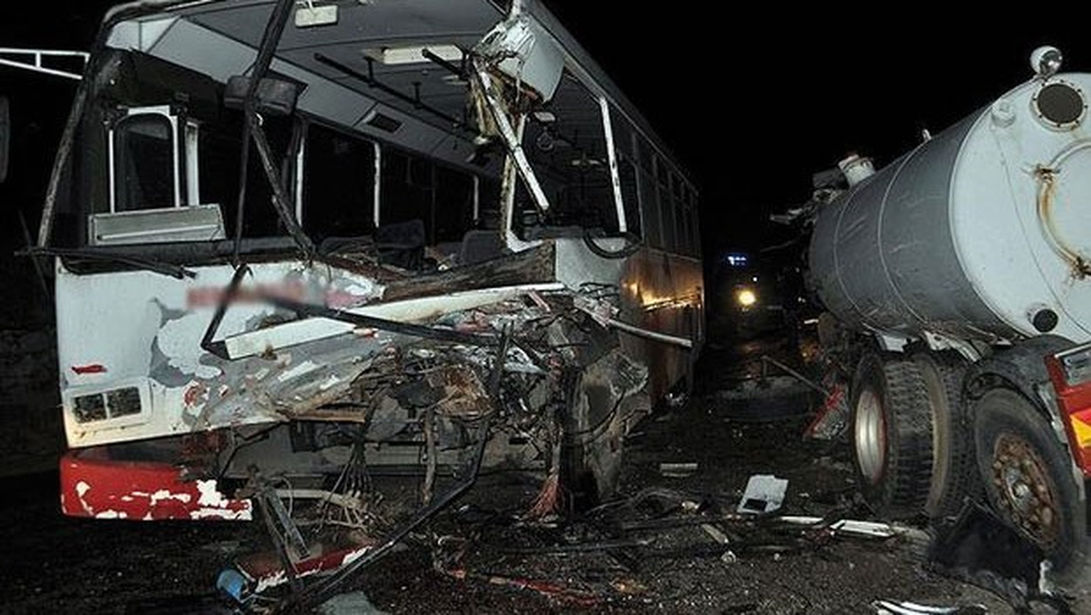 Zambiya\'da Otobüs Tankerle Çarpıştı: 12 Ölü