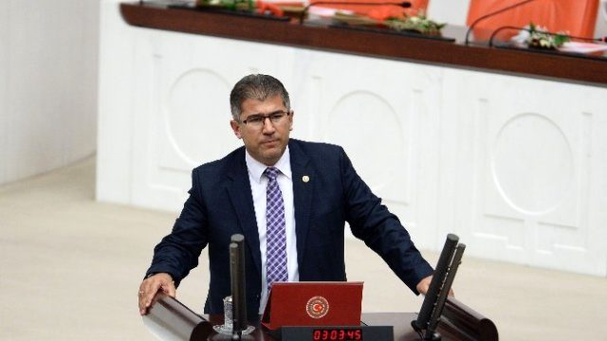 AK Parti\'li Öztürk, İlçe Belediyelerine Sahip Çıktı